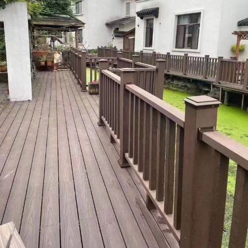 浙江别墅庭院塑木平台围栏栏杆施工案例
